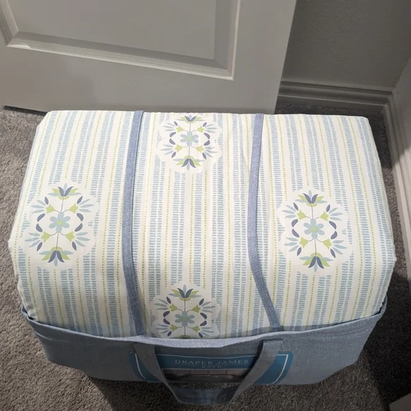 Comforter set - Picture 2 of 3